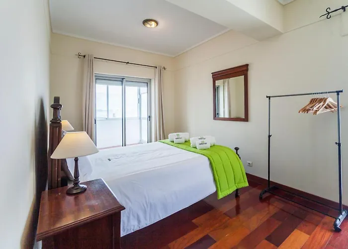 Deluxe Marina Apartment