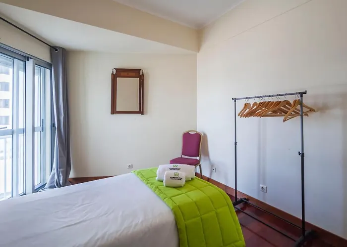 Deluxe Marina Apartment