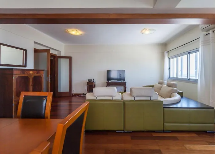 Deluxe Marina Apartment