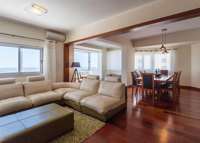 Deluxe Marina Apartment